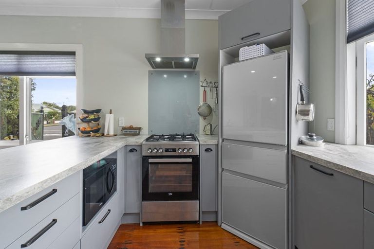 Photo of property in 136 Featherston Street, Palmerston North, 4410