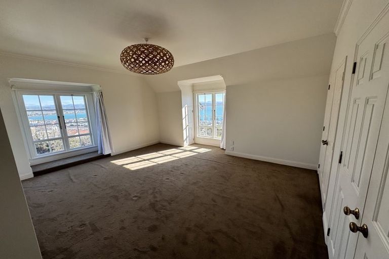 Photo of property in 14 Roslyn Road, Bluff Hill, Napier, 4110