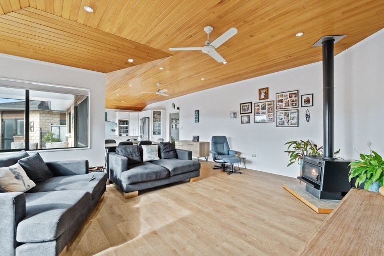 Photo of property in 44 Bermuda Place, One Tree Point, 0118