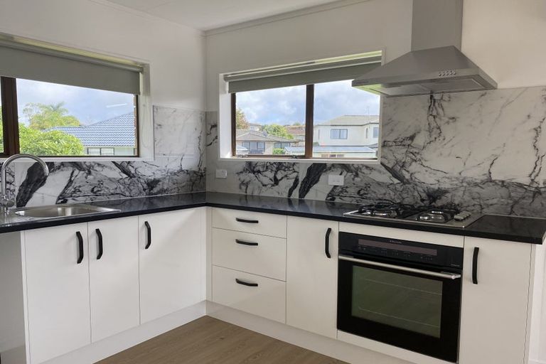 Photo of property in 2/27 Butterworth Drive, Glendene, Auckland, 0602