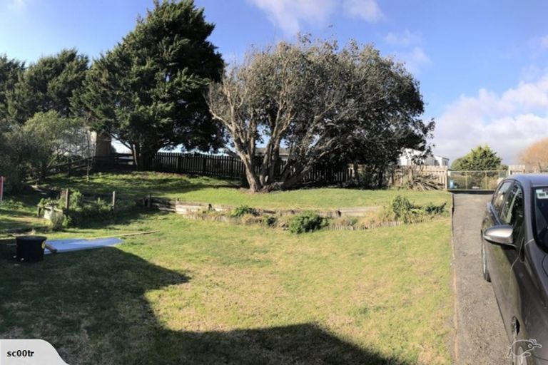 Photo of property in 3 Sarah Street, Waikawa Beach, Levin, 5573