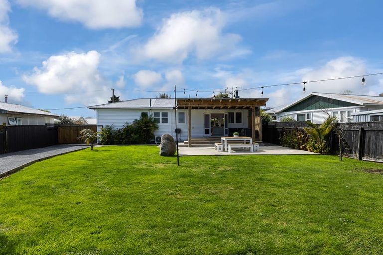 Photo of property in 2 Coleman Street, Paraparaumu, 5032