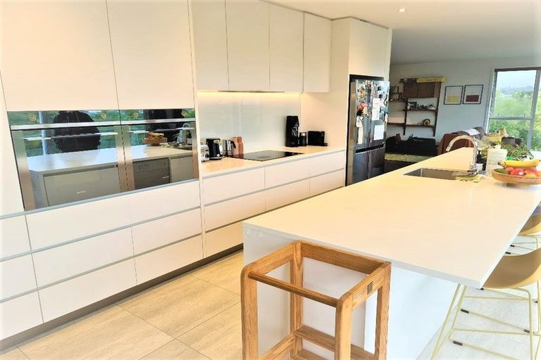 Photo of property in 1/14 Rothesay Bay Road, Rothesay Bay, Auckland, 0630