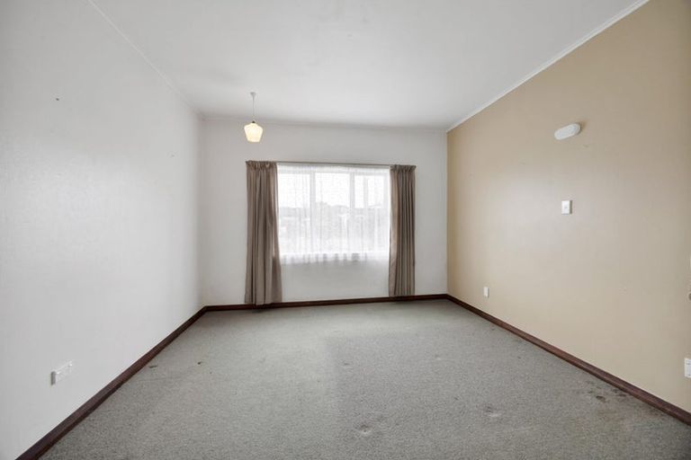 Photo of property in 11 Grant Vc Street, Hawera, 4610