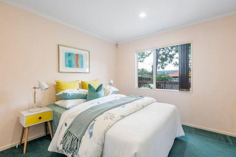 Photo of property in 35 Trotting Terrace, Fairview Heights, Auckland, 0632