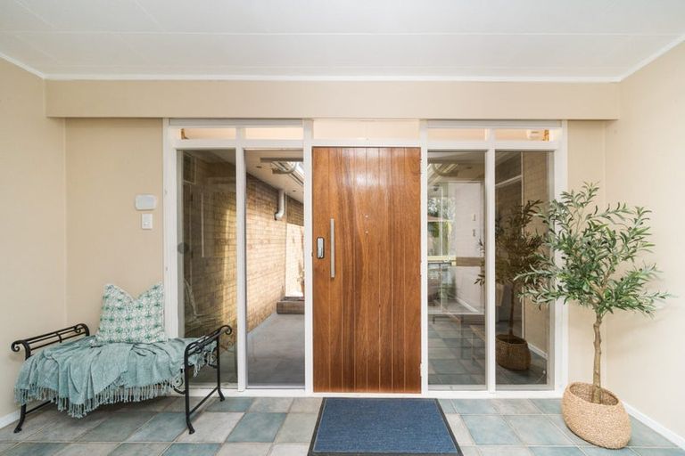 Photo of property in 65 Wikiriwhi Crescent, Awapuni, Palmerston North, 4412