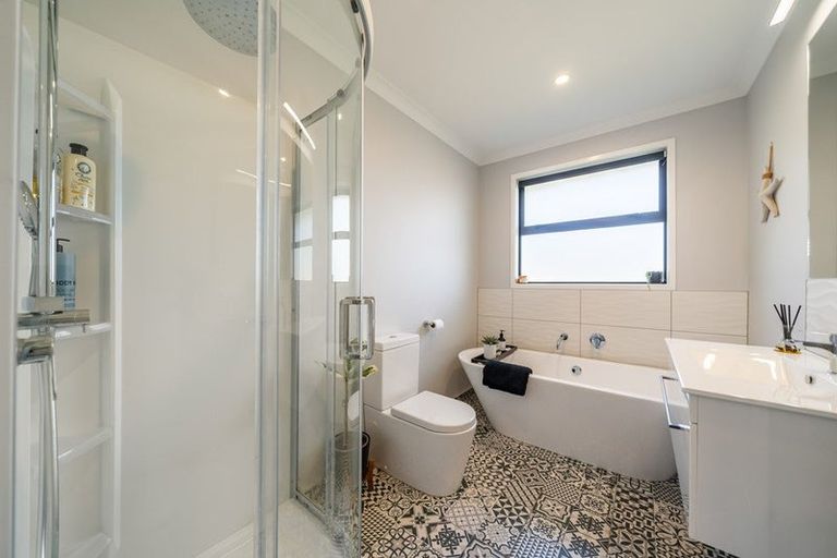 Photo of property in 117 Mawai Hakona Drive, Wallaceville, Upper Hutt, 5018