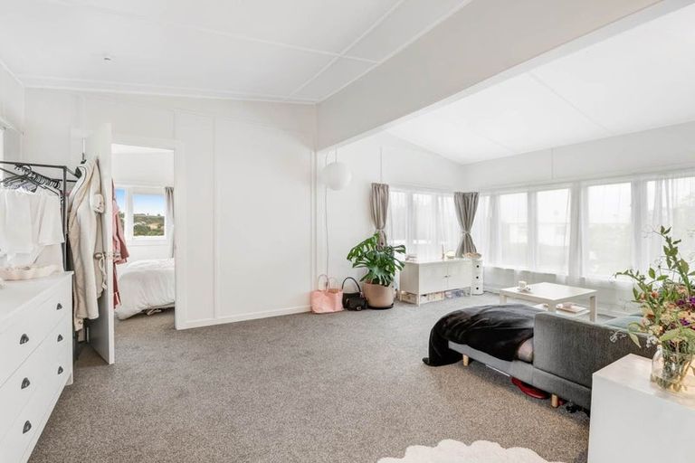Photo of property in 1305 Whangaparaoa Road, Army Bay, Whangaparaoa, 0930