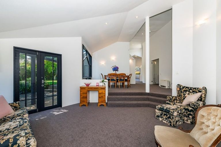 Photo of property in 11 Walnut Grove, Waikanae, 5036