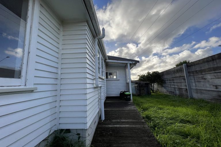 Photo of property in 25 Marewa Street, Te Atatu South, Auckland, 0610