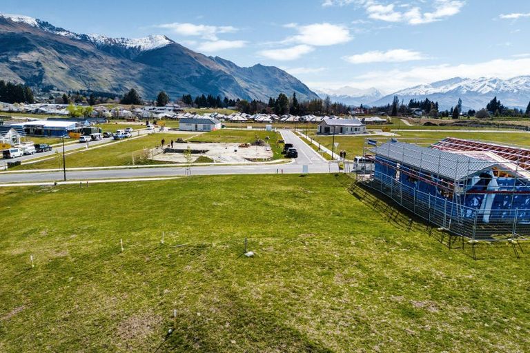 Photo of property in 42 Doug Ledgerwood Drive, Wanaka, 9305