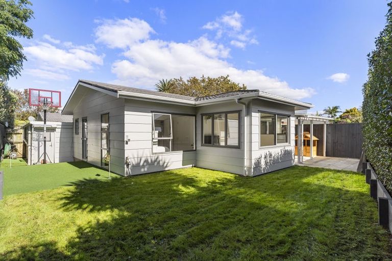 Photo of property in 2/10 Ewen Alison Avenue, Devonport, Auckland, 0624