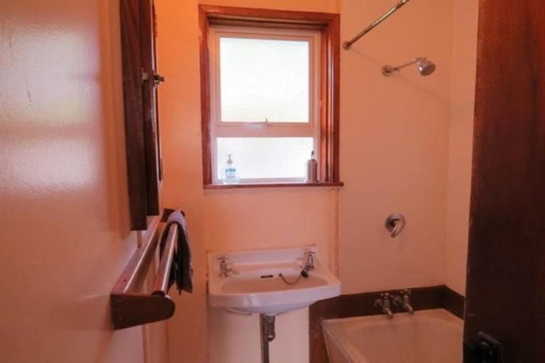 Photo of property in 25 Drake Street, Vogeltown, New Plymouth, 4310