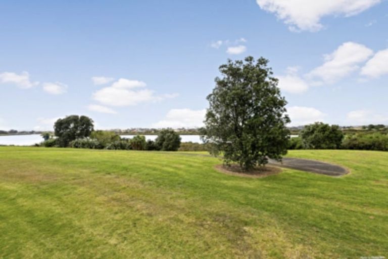 Photo of property in 14 Waimarino Road, Weymouth, Auckland, 2103