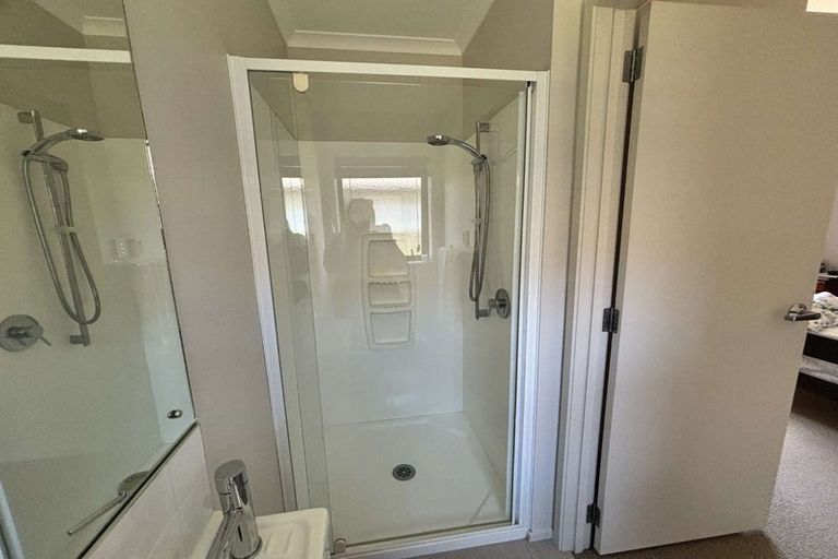 Photo of property in 4 Diamond Grove, Brown Owl, Upper Hutt, 5018