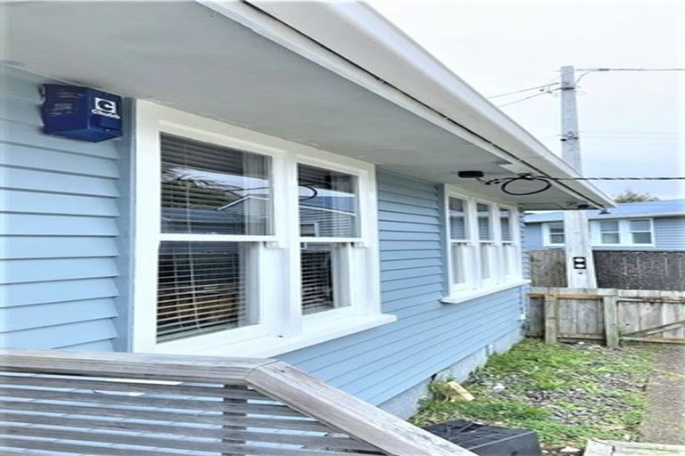 Photo of property in 13 Rewarewa Road, Te Atatu Peninsula, Auckland, 0610
