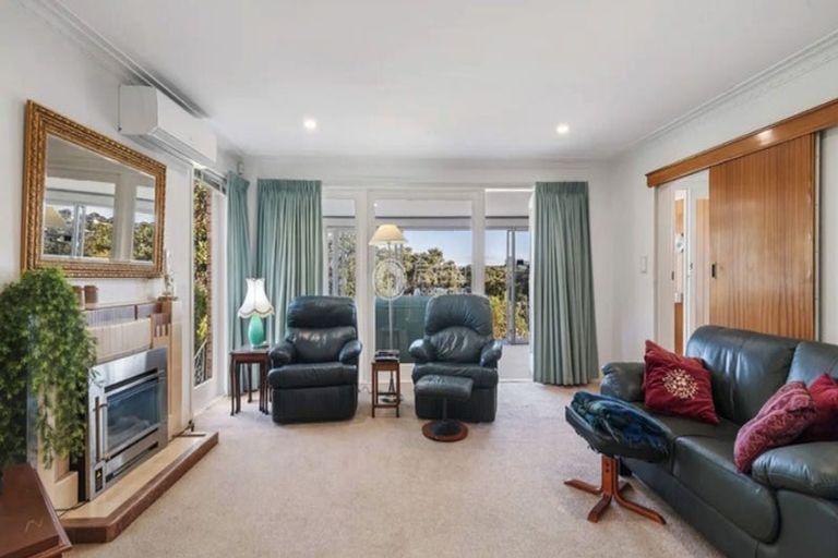 Photo of property in 5 Churchill Road, Murrays Bay, Auckland, 0630