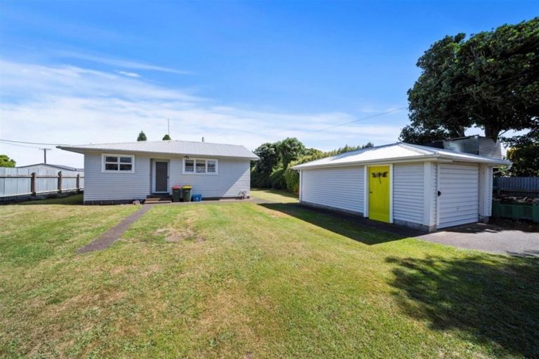 Photo of property in 17 Douglas Street, Hawera, 4610
