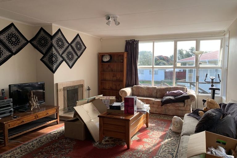 Photo of property in 11 Whitford Avenue, Mount Wellington, Auckland, 1060