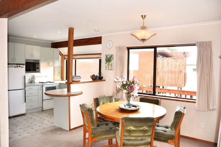 Photo of property in 14 Kendale Drive, Leigh, 0985