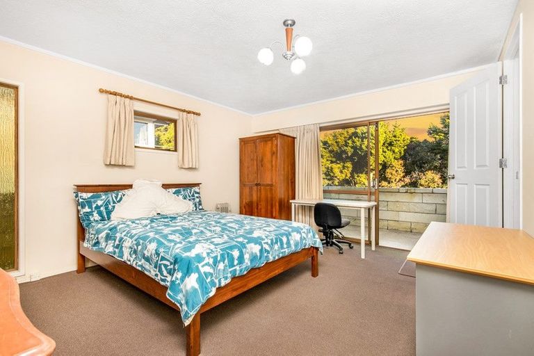 Photo of property in 16 Banksia Place, Goodwood Heights, Auckland, 2105