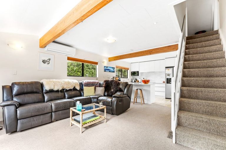 Photo of property in 30 Holiday Road, Stanmore Bay, Whangaparaoa, 0932