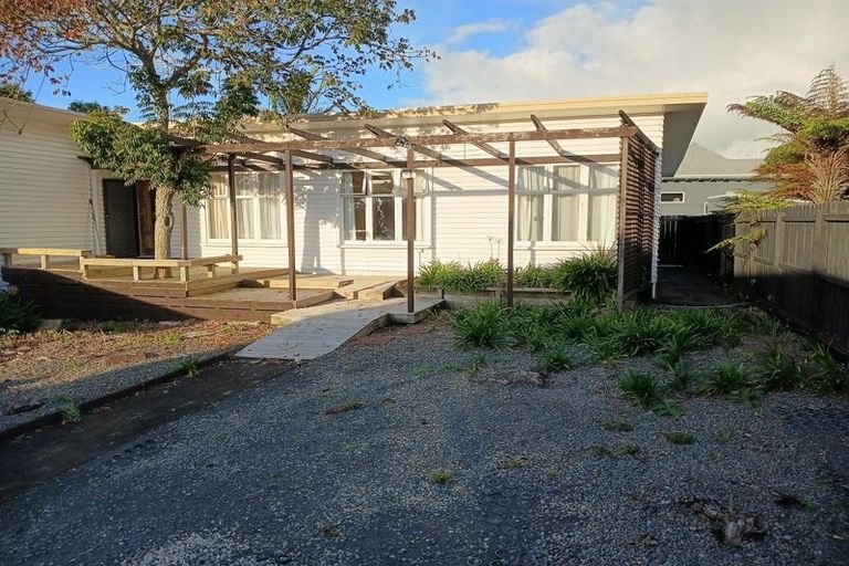 Photo of property in 68 Uxbridge Road, Mellons Bay, Auckland, 2014