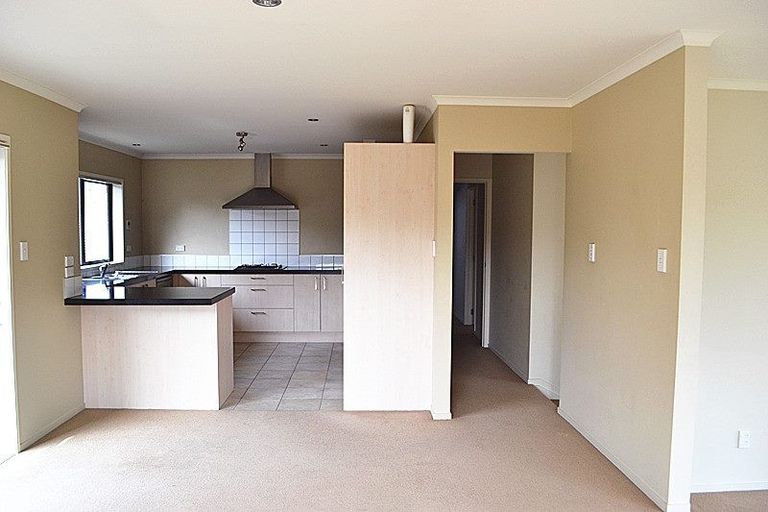 Photo of property in 27 Canyon Drive, Oteha, Auckland, 0632