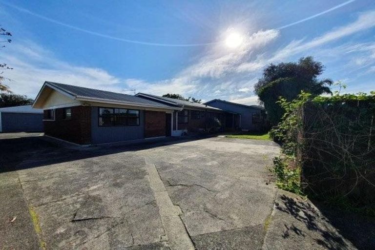 Photo of property in 12 Buckingham Crescent, Manukau, Auckland, 2025