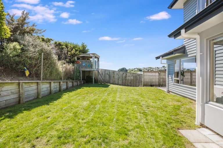 Photo of property in 30 Aotea Drive, Aotea, Porirua, 5024