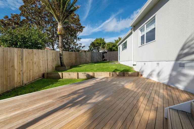 Photo of property in 1/18 Altair Place, Windsor Park, Auckland, 0632