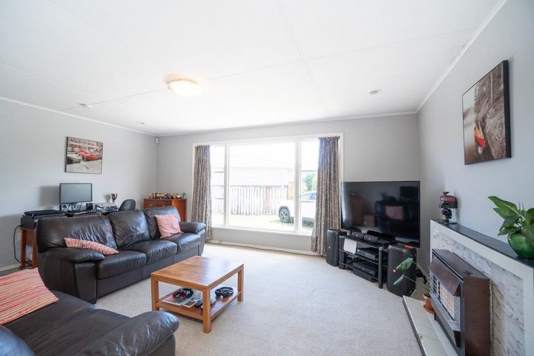 Photo of property in 88 Wikiriwhi Crescent, Awapuni, Palmerston North, 4412