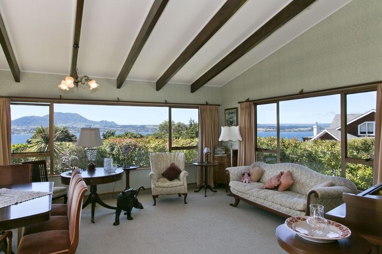 Photo of property in 22 Scenic Heights, Acacia Bay, Taupo, 3330