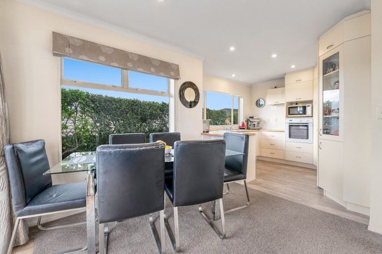 Photo of property in 16 Elan Place, Stanmore Bay, Whangaparaoa, 0932
