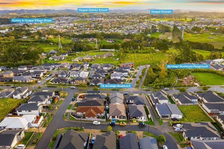 Photo of property in 58 Accolage Boulevard, Kumeu, 0810