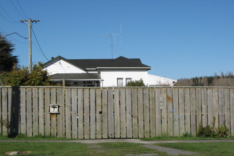 Photo of property in 8 Rangatira Road, Hunterville, 4730