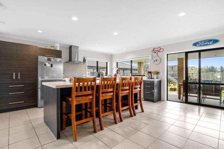 Photo of property in 15 Carroll Place, Owhata, Rotorua, 3010