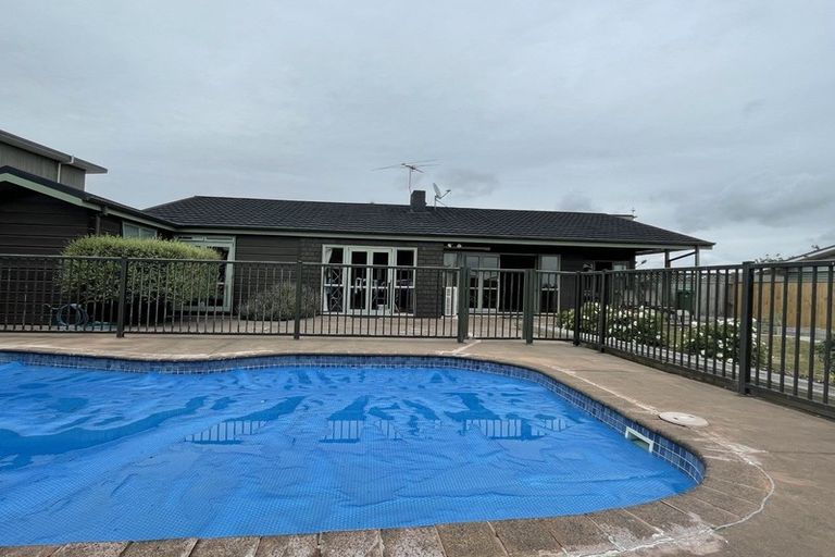 Photo of property in 11 Cheriton Road, Mellons Bay, Auckland, 2014