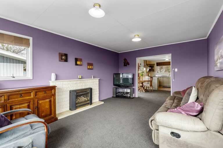 Photo of property in 19 Dunk Place, Milson, Palmerston North, 4414