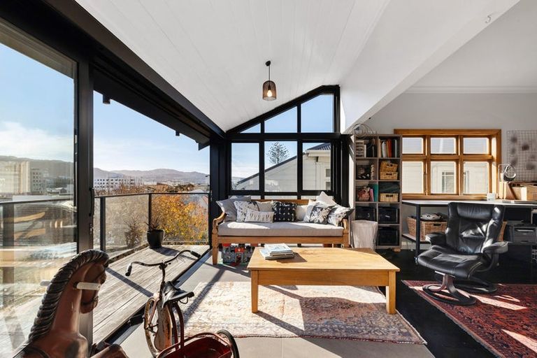 Photo of property in 68 Brougham Street, Mount Victoria, Wellington, 6011