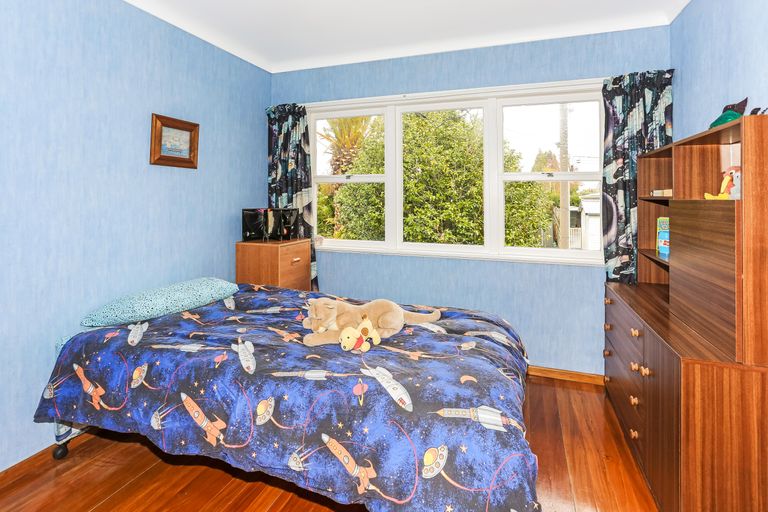 Photo of property in 8 Youngs Road, Papakura, 2110