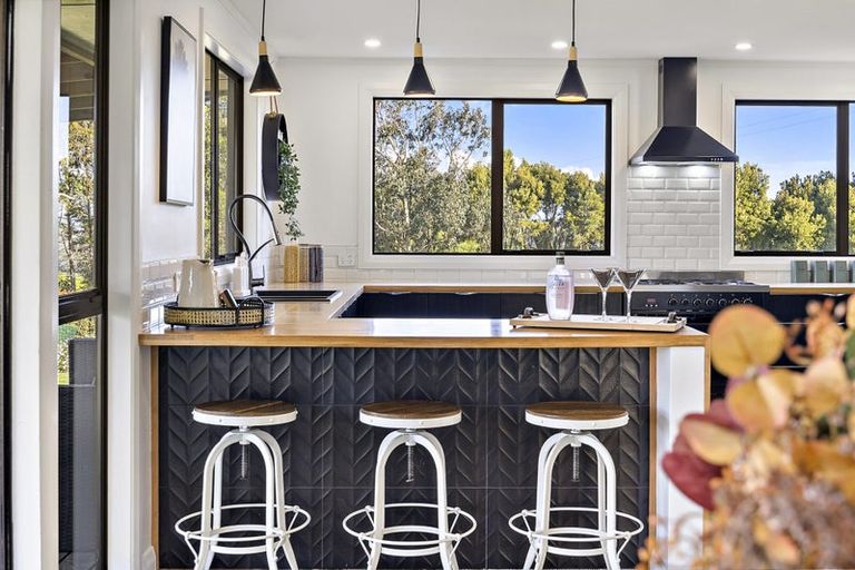 Photo of property in 44b Crosland Road, South Head, 0874