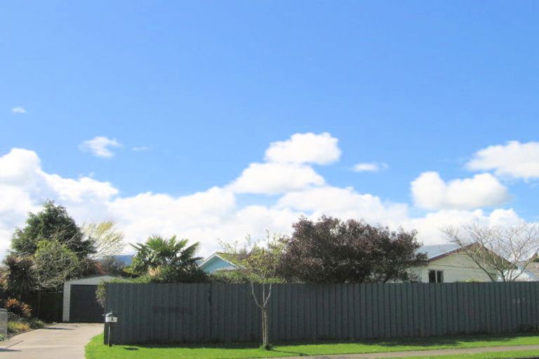 Photo of property in 1 Bronte Place, Owhata, Rotorua, 3010