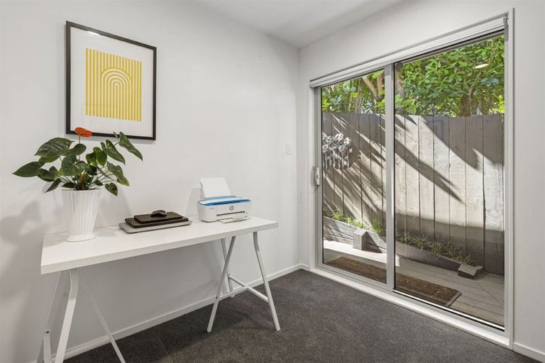 Photo of property in 2/76 Wairoa Road, Narrow Neck, Auckland, 0624