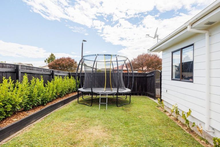 Photo of property in 35 Acacia Street, Kelvin Grove, Palmerston North, 4414