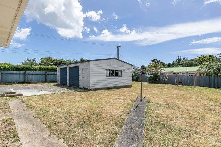 Photo of property in 19 Cardiff Crescent, Cannons Creek, Porirua, 5024