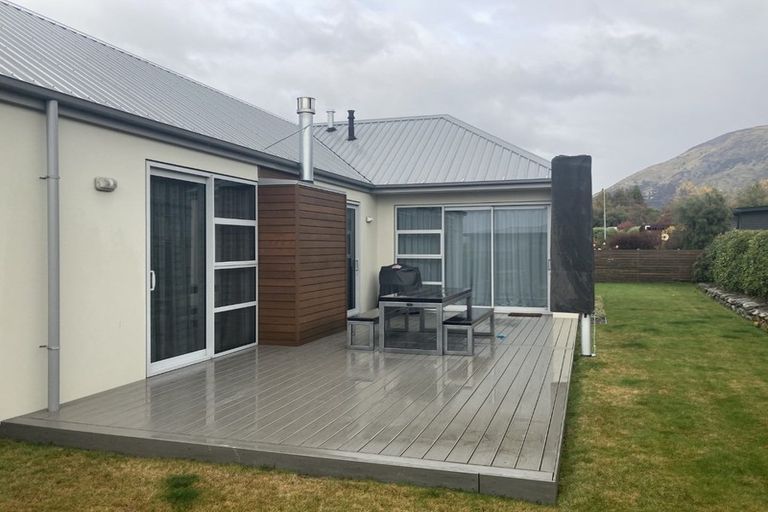 Photo of property in 17 Daniels Terrace, Wanaka, 9305