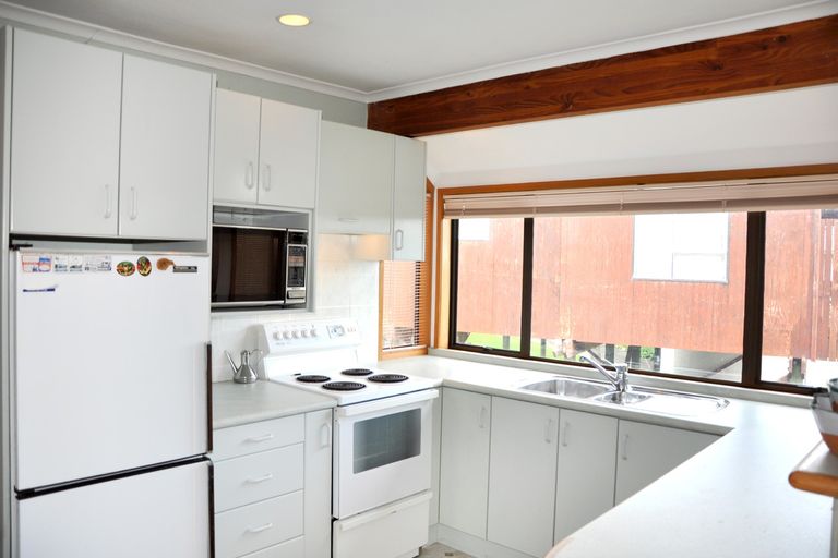 Photo of property in 14 Kendale Drive, Leigh, 0985