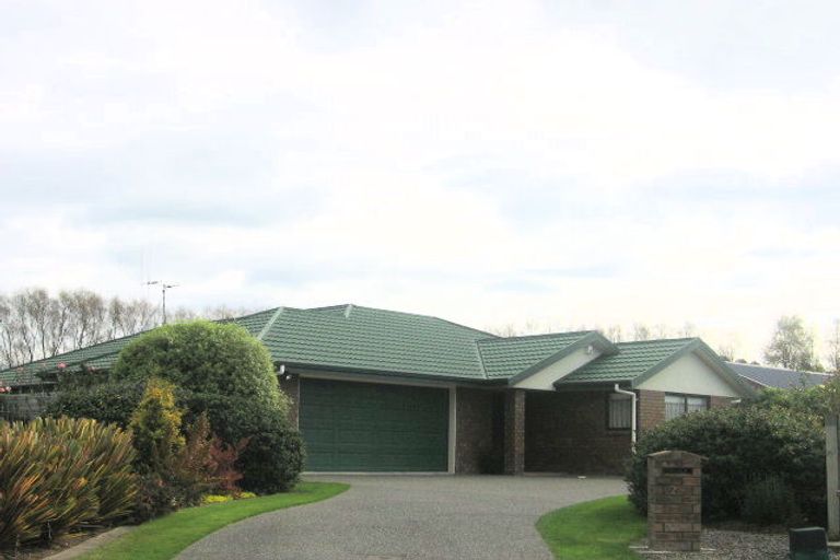 Photo of property in 28 Strachan Way, Highbury, Palmerston North, 4412