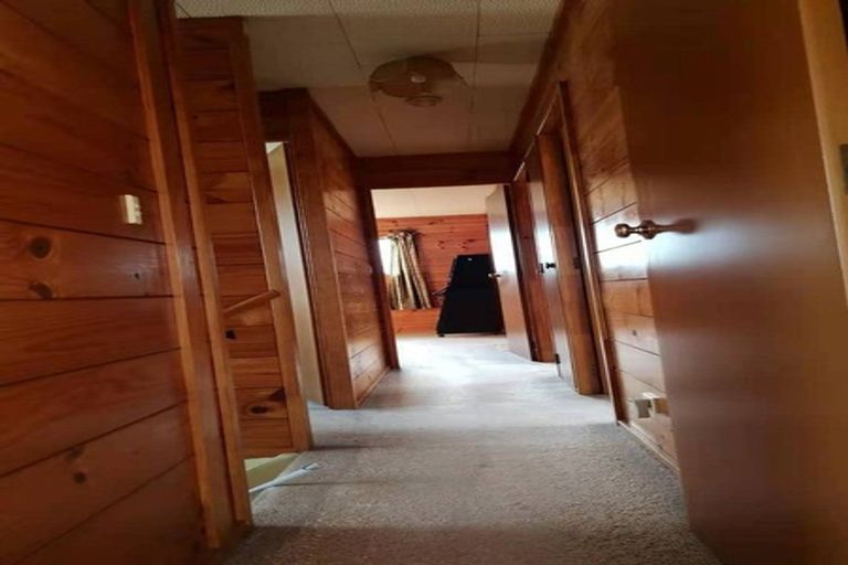 Photo of property in 23 Millstream Drive, Henderson, Auckland, 0610